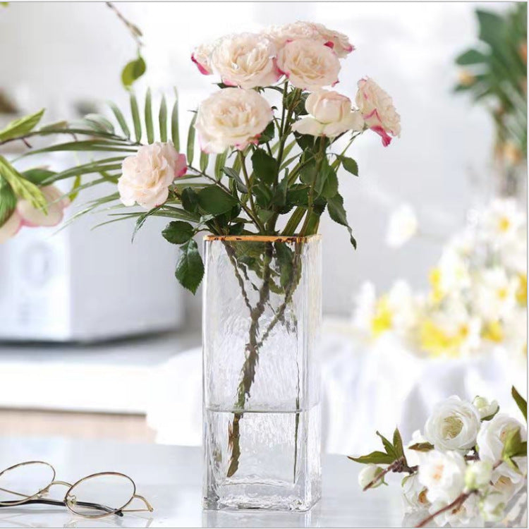 Vase en verre texturé avec bordure dorée