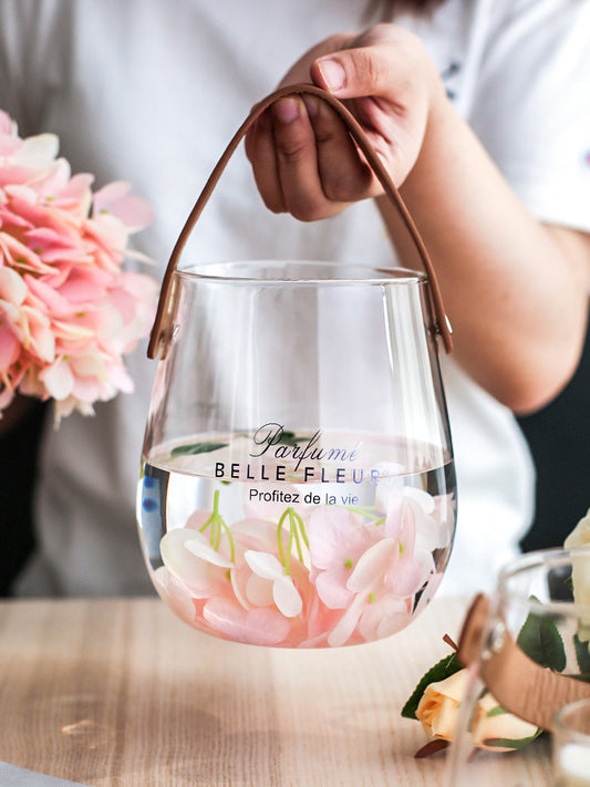 Vase en verre avec anse en cuir – Élégance naturelle et moderne